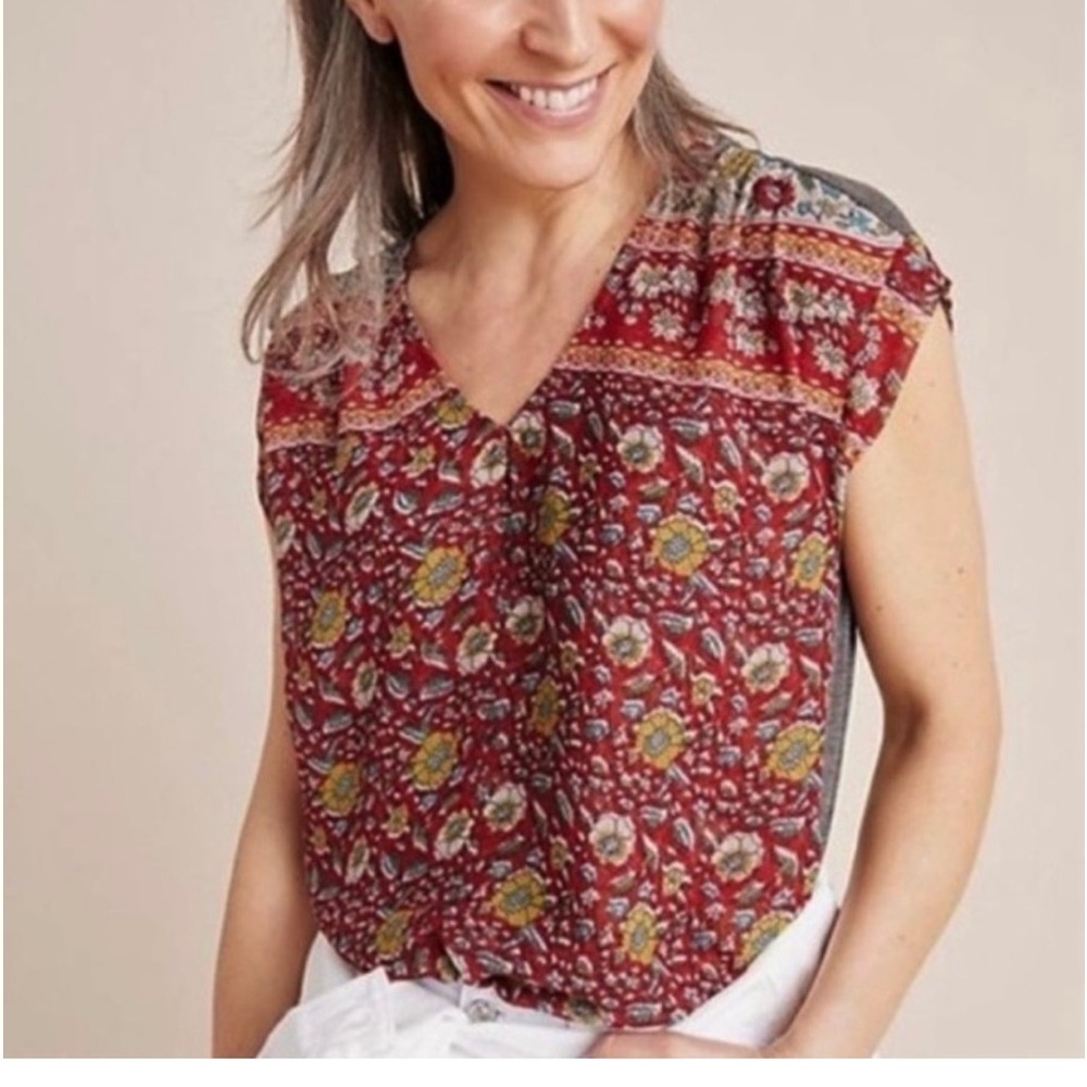 Womens Short Sleeve Floral V-Neck Tee in Red
